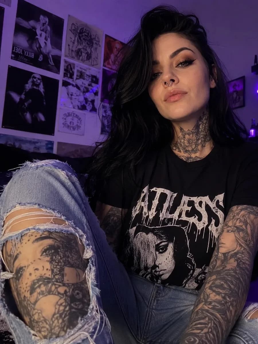 Tätoveeringutega alternatiivse stiiliga OnlyFans looja Bunny Agency halduses